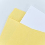 黄色い封筒と白紙