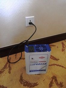 大連のホテルで変圧器を借りました